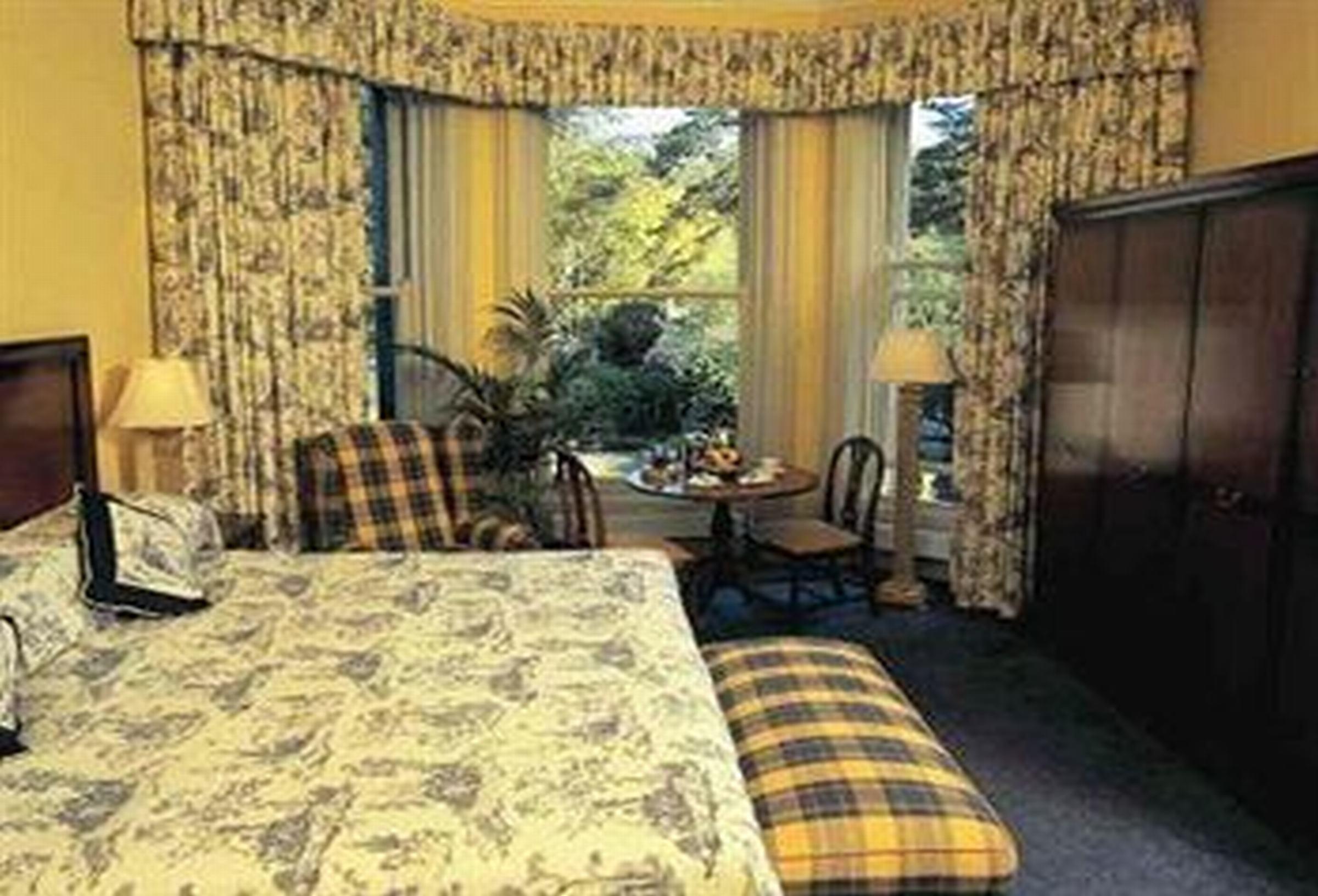 The Culloden Estate And Spa Holywood  Δωμάτιο φωτογραφία A bedroom at the Inn
