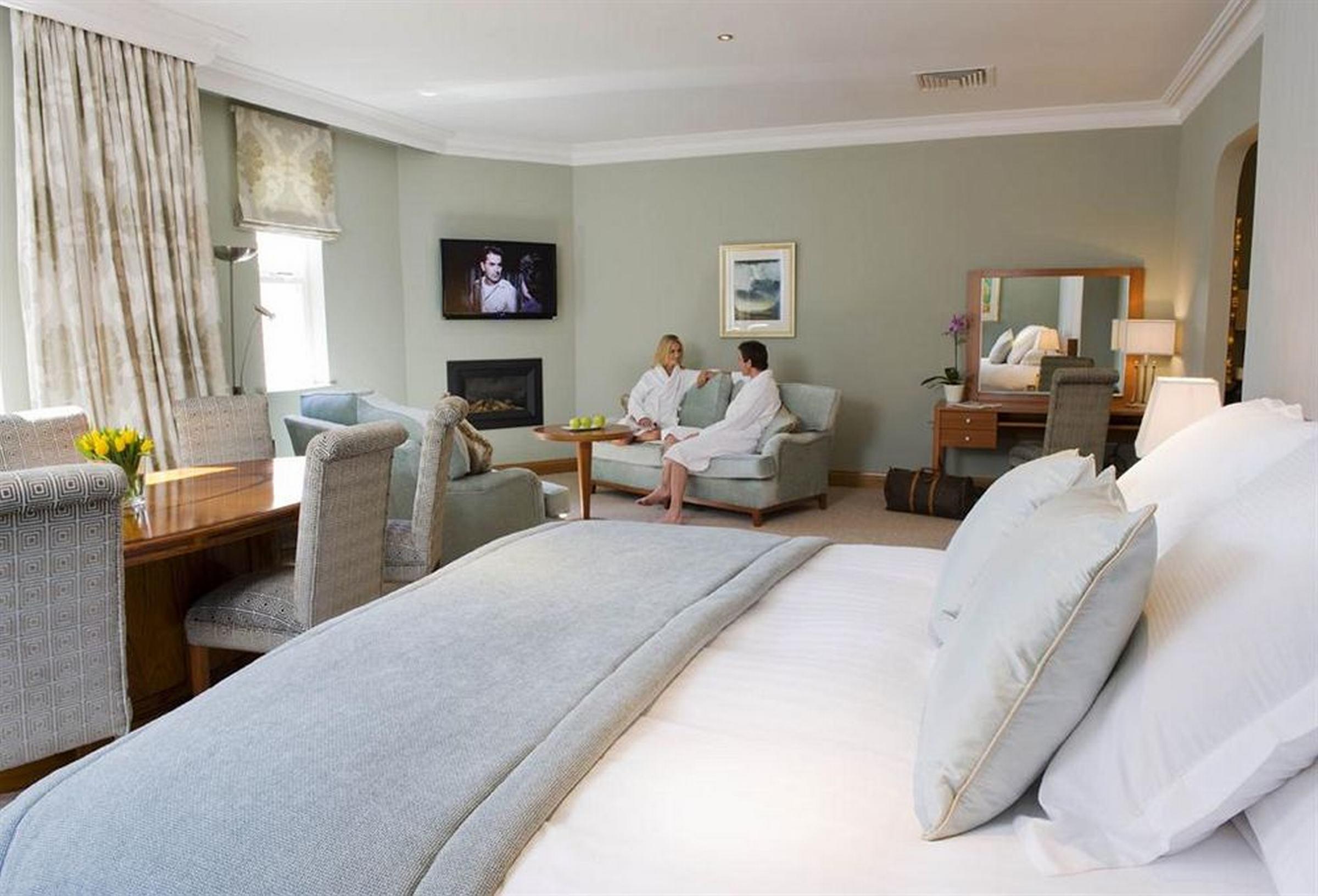 The Culloden Estate And Spa Holywood  Δωμάτιο φωτογραφία A suite at the hotel