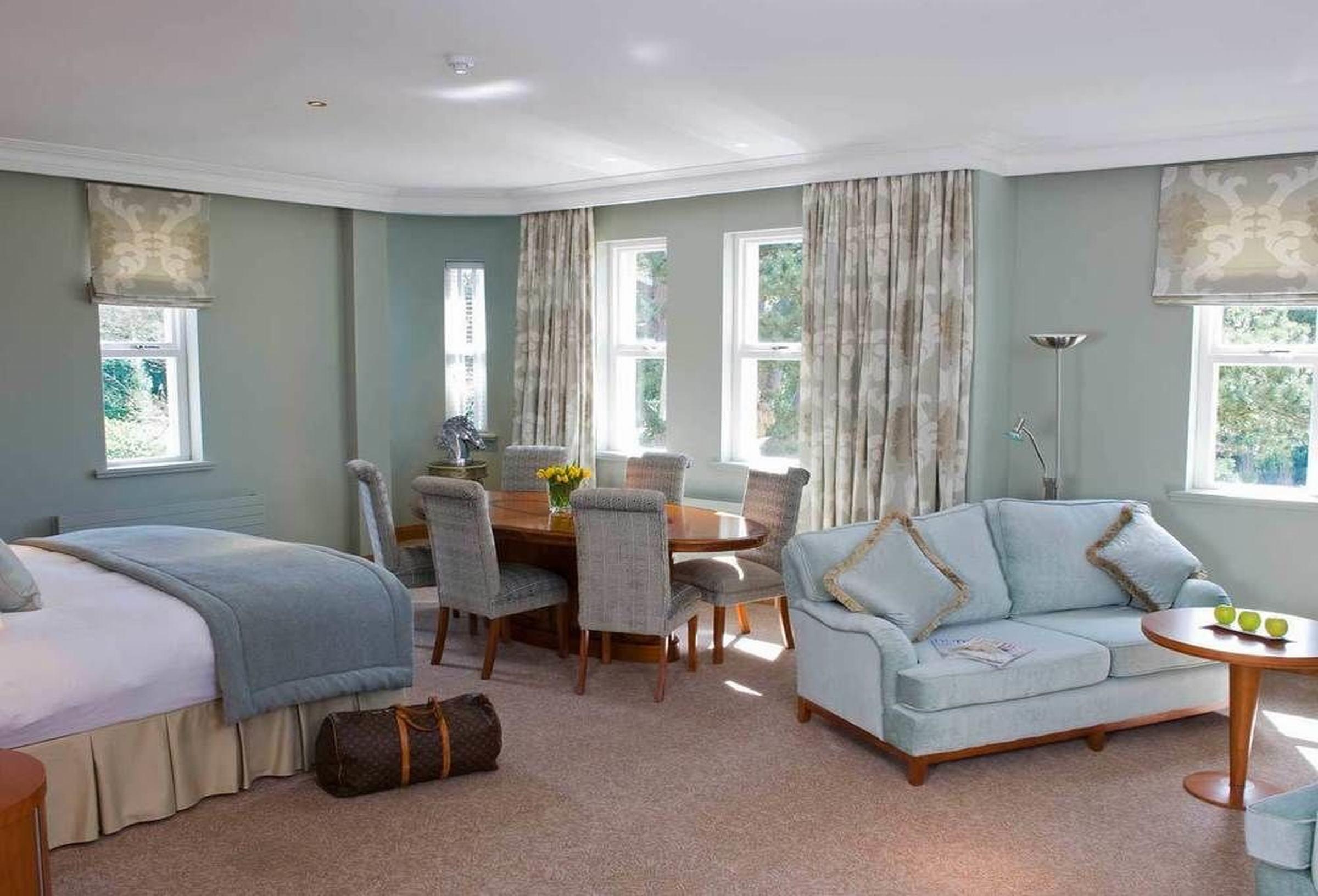 The Culloden Estate And Spa Holywood  Εξωτερικό φωτογραφία A suite at the hotel