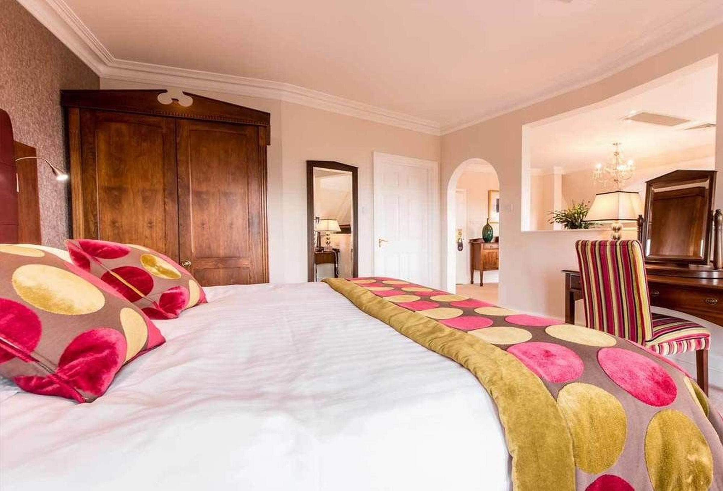 The Culloden Estate And Spa Holywood  Εξωτερικό φωτογραφία A bedroom at the hotel
