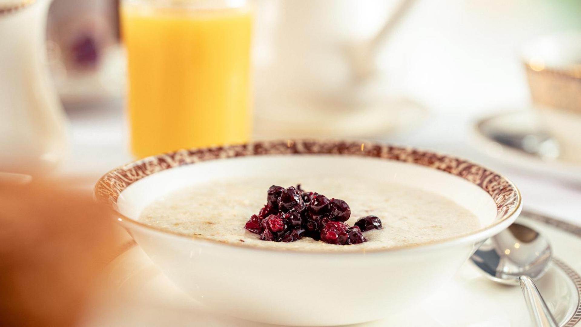The Culloden Estate And Spa Holywood  Εξωτερικό φωτογραφία Oatmeal with dried blueberries